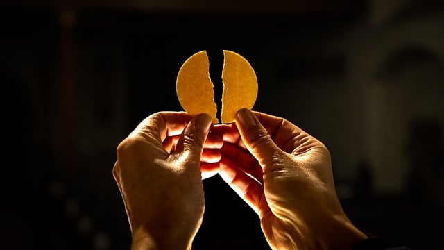 1 ridiculously simple memorial - know how to image shows the bread symbolizing the body of Christ